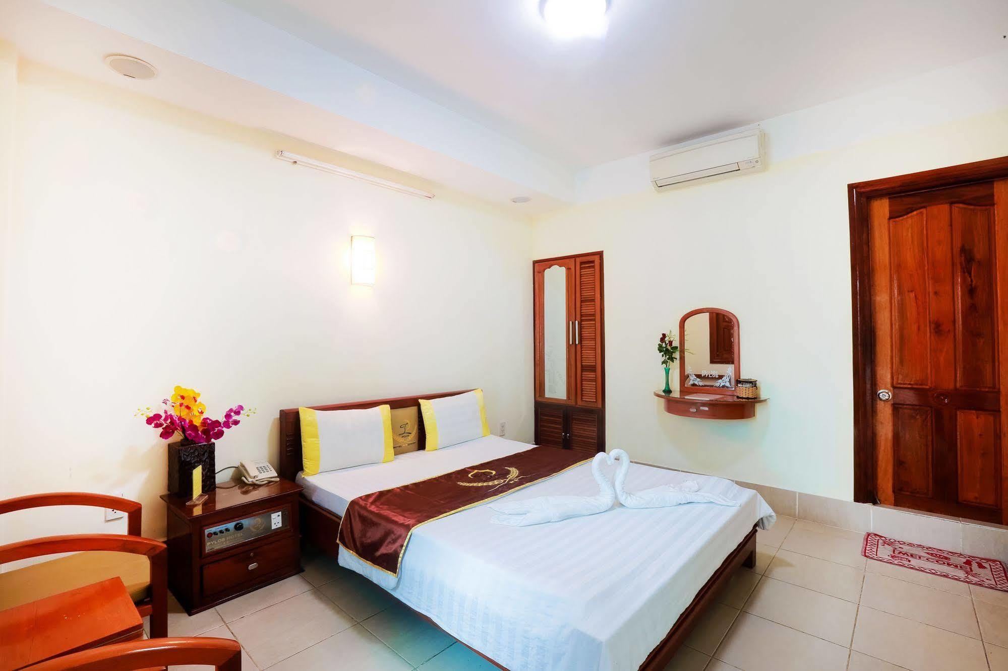 Pylos Hotel Ho Chi Minh-stad Buitenkant foto
