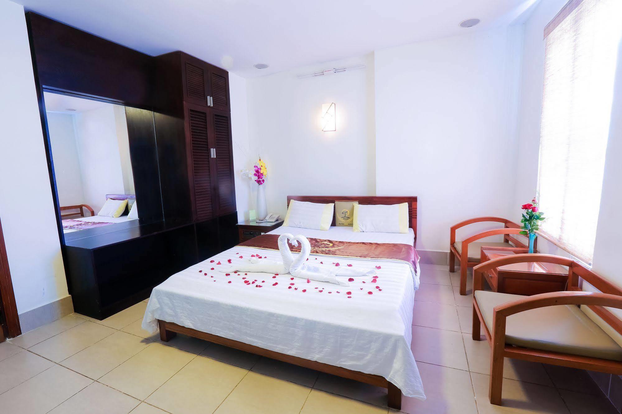 Pylos Hotel Ho Chi Minh-stad Buitenkant foto