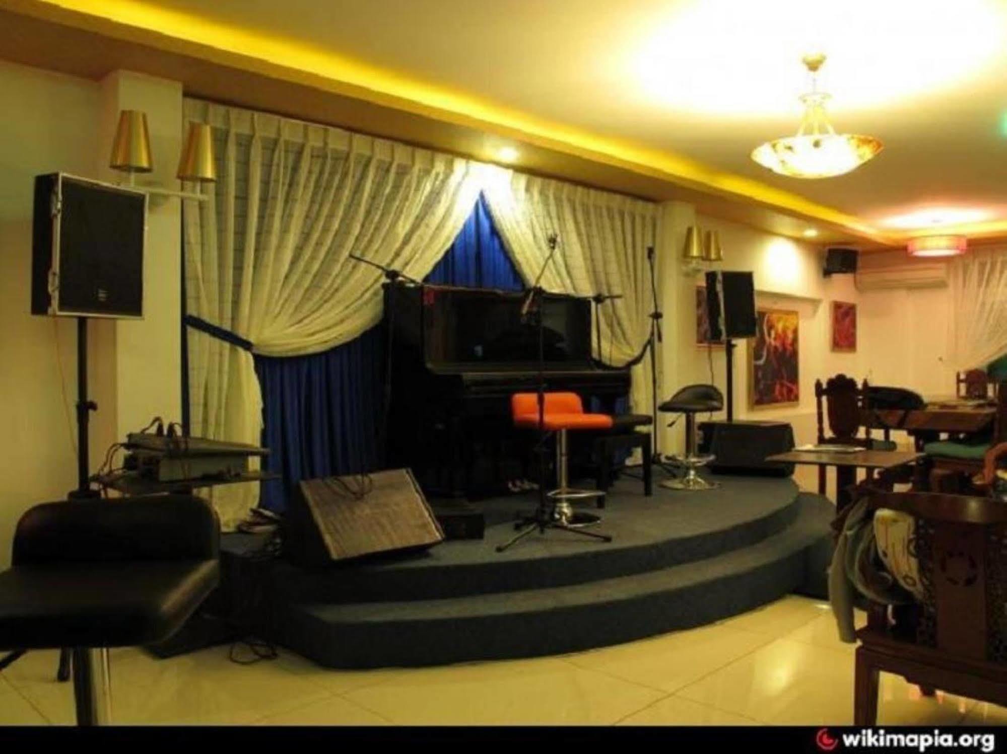 Pylos Hotel Ho Chi Minh-stad Buitenkant foto